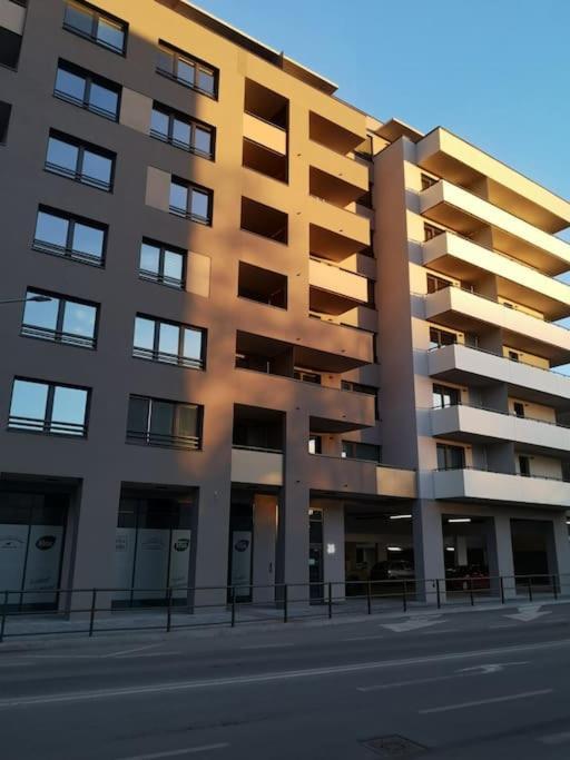 M&M2 Apartment Near Center With Free Parking - Ac Košice Exterior foto